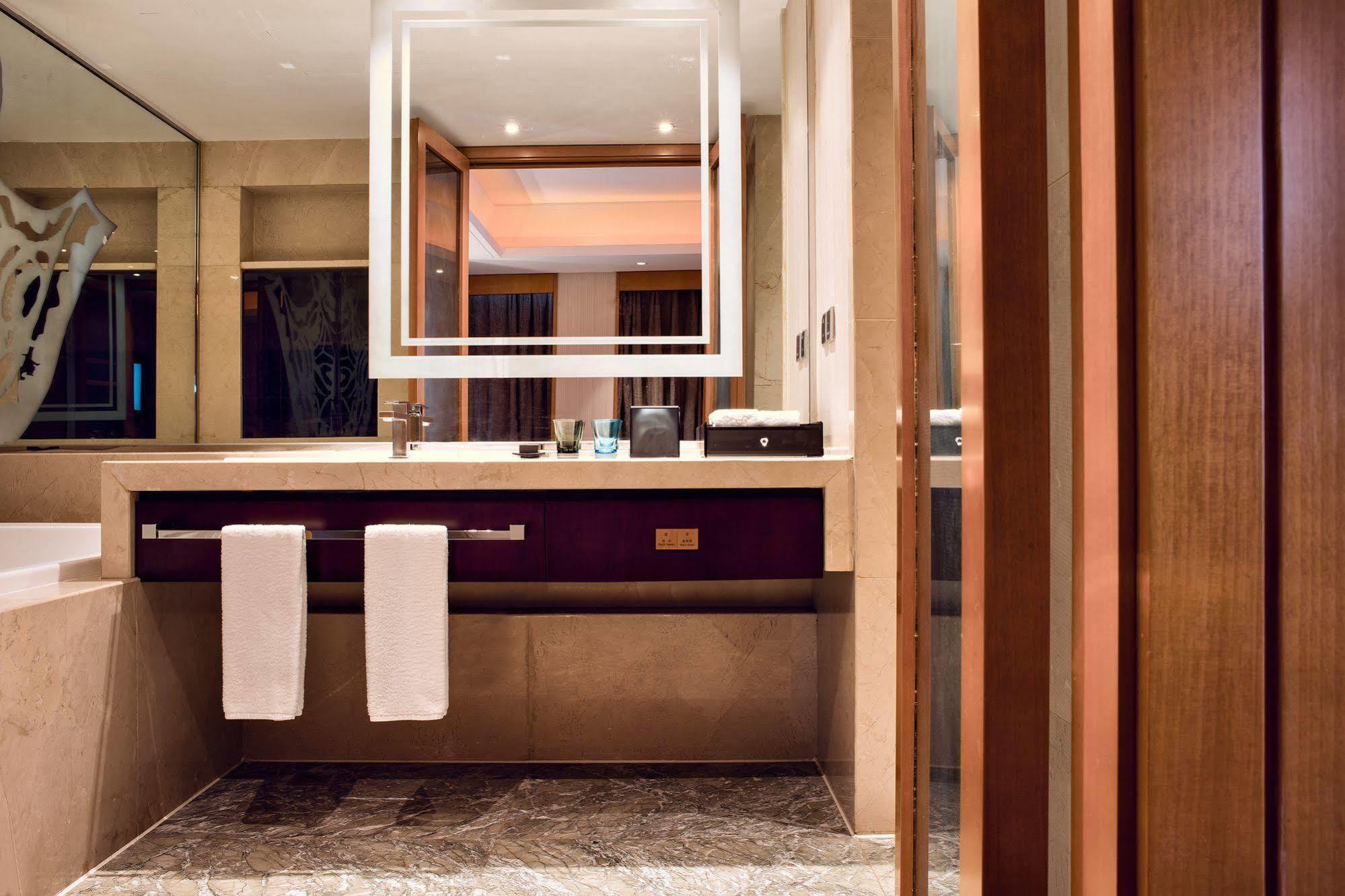 Lia! Chengdu Hotel מראה חיצוני תמונה